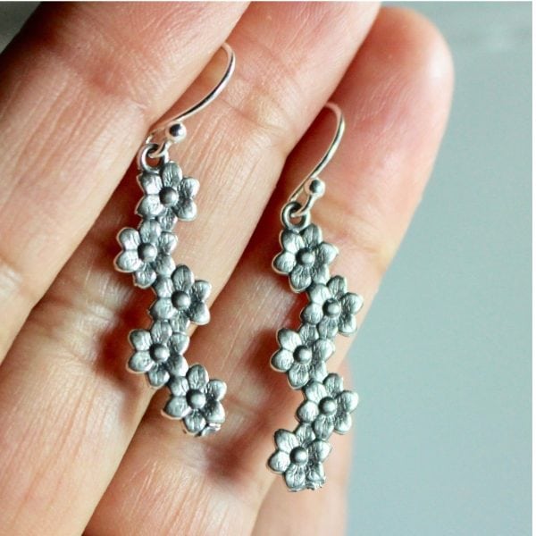 Flower dangle earrings